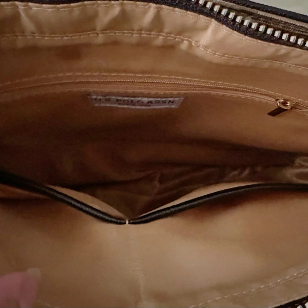 Vintage U.S. Polo Assn.Tan Interior crossbody purse - Picture 16 of 16